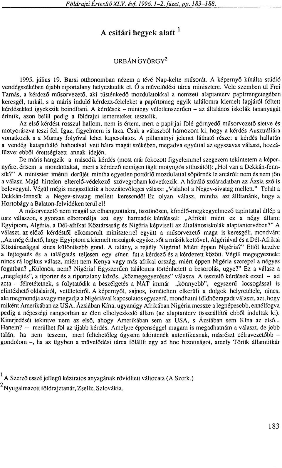 Vele szemben ül Frei Tamás, a kérdező műsorvezető, aki tüsténkedő mozdulatokkal a nemzeti alaptanterv papírrengetegében keresgél, turkál, s a máris induló kérdczz-felclckel a papírlömeg egyik