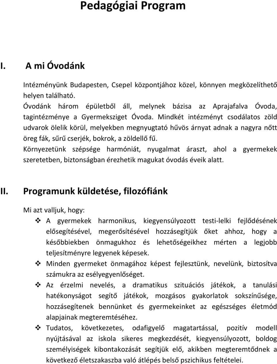 Mindkét intézményt csodálatos zöld udvarok ölelik körül, melyekben megnyugtató hűvös árnyat adnak a nagyra nőtt öreg fák, sűrű cserjék, bokrok, a zöldellő fű.