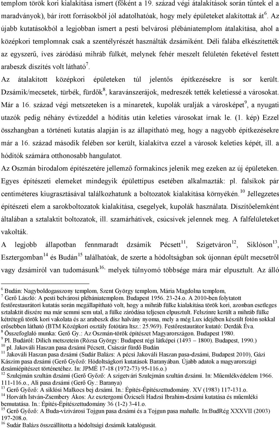 Déli falába elkészítették az egyszerű, íves záródású mihráb fülkét, melynek fehér meszelt felületén feketével festett arabeszk díszítés volt látható 7.