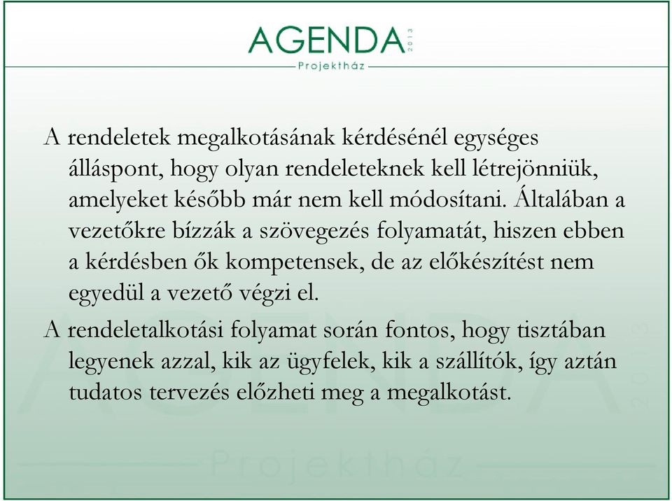 Általában a vezetőkre bízzák a szövegezés folyamatát, hiszen ebben a kérdésben ők kompetensek, de az