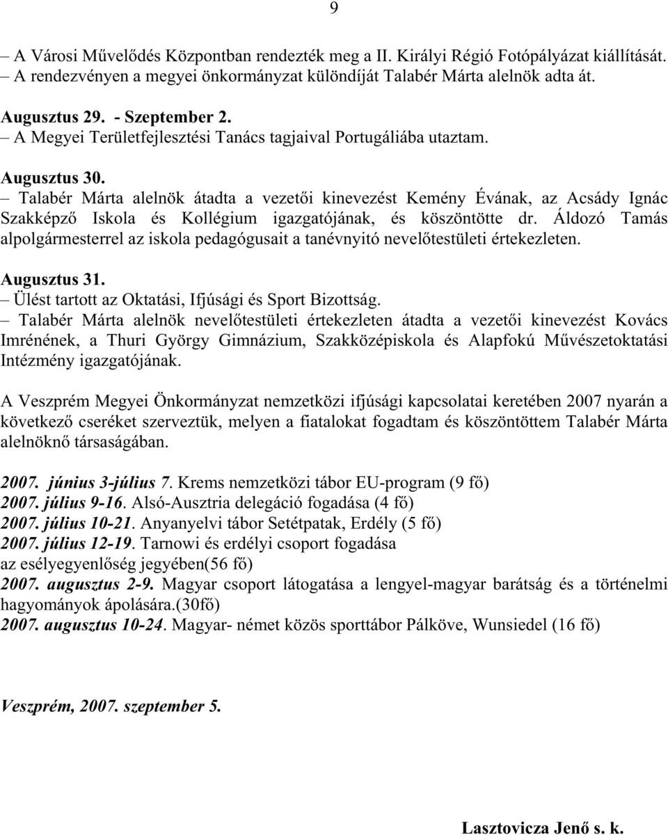 Talabér Márta alelnök átadta a vezet i kinevezést Kemény Évának, az Acsády Ignác Szakképz Iskola és Kollégium igazgatójának, és köszöntötte dr.