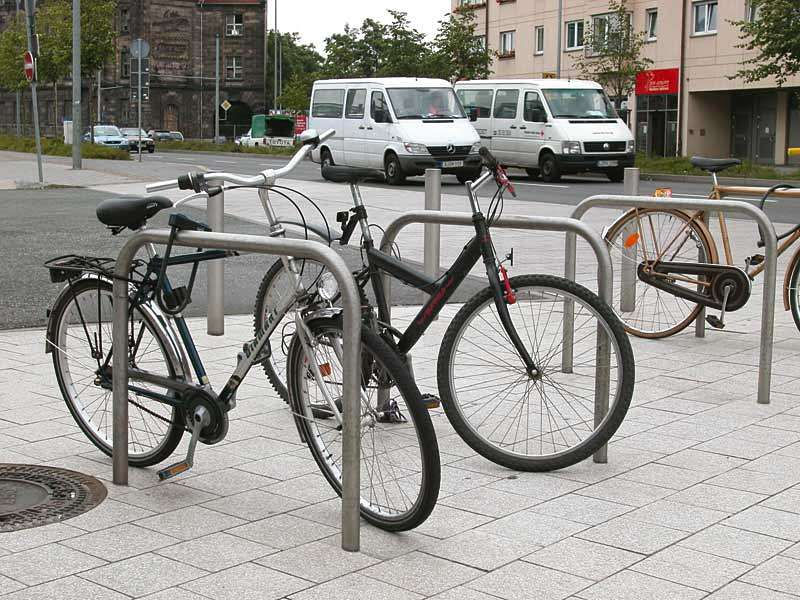 ábra A leginkább bevált, és ezért a kerékpáros szervezetek által is javasolt kerékpártámasz az ún.