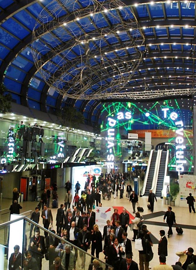 A Messe Düsseldorf a világ egyik legnagyobb vásárvállalata Düsseldorfban több mint 50 saját rendezésű szakvásár, melyek közül 24 az iparág világvezető szakvására 5 szakterületen (gépek, berendezések