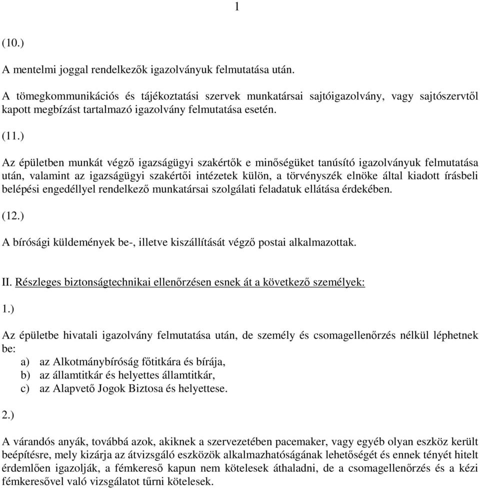 ) Az épületben munkát végző igazságügyi szakértők e minőségüket tanúsító igazolványuk felmutatása után, valamint az igazságügyi szakértői intézetek külön, a törvényszék elnöke által kiadott írásbeli