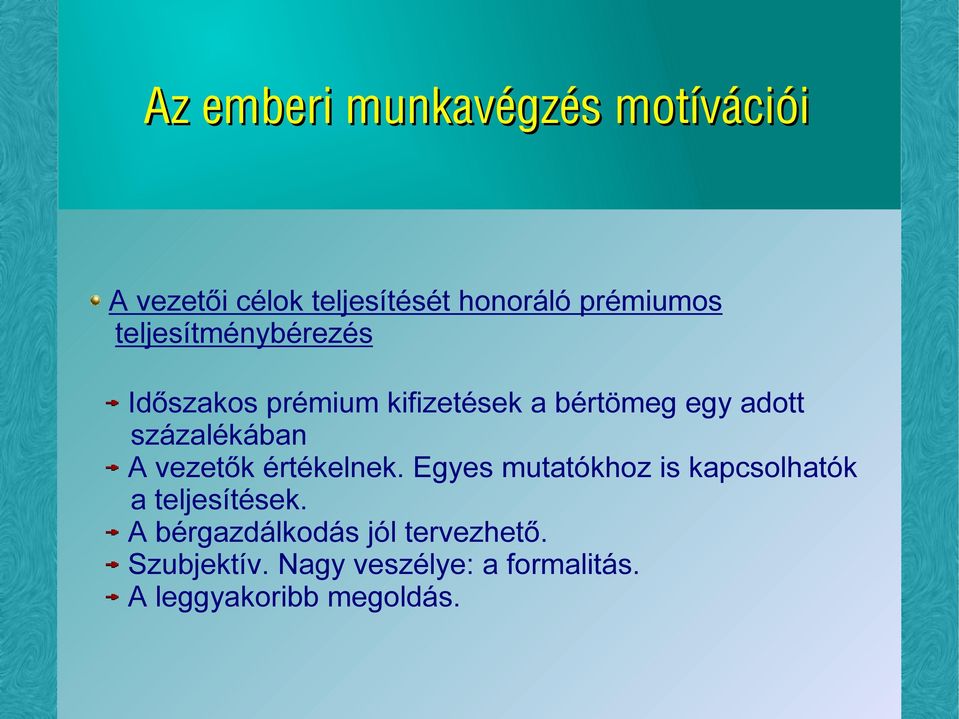 A vezetők értékelnek. Egyes mutatókhoz is kapcsolhatók a teljesítések.