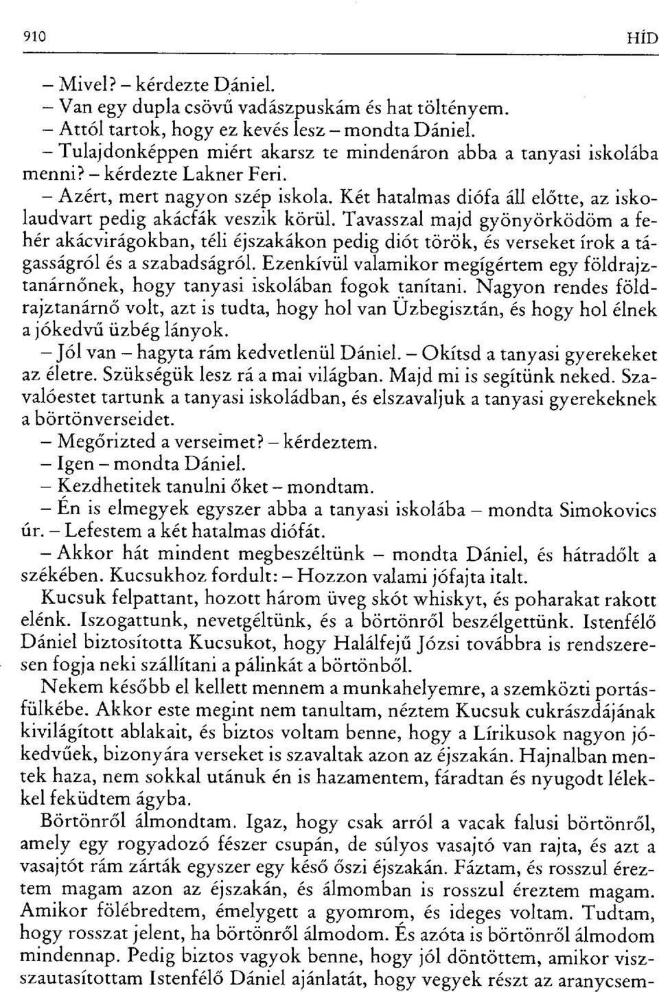 Két hatalmas diófa á11 el őtte, az iskolaudvart pedig akácfák veszik körül.