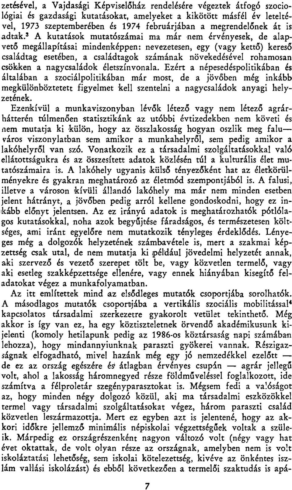 8 A kutatások mutatószámai ma már nem érvényesek, de alapvető megállapításai mindenképpen: nevezetesen, egy (vagy kettő) kereső családtag esetében, a családtagok számának növekedésével rohamosan