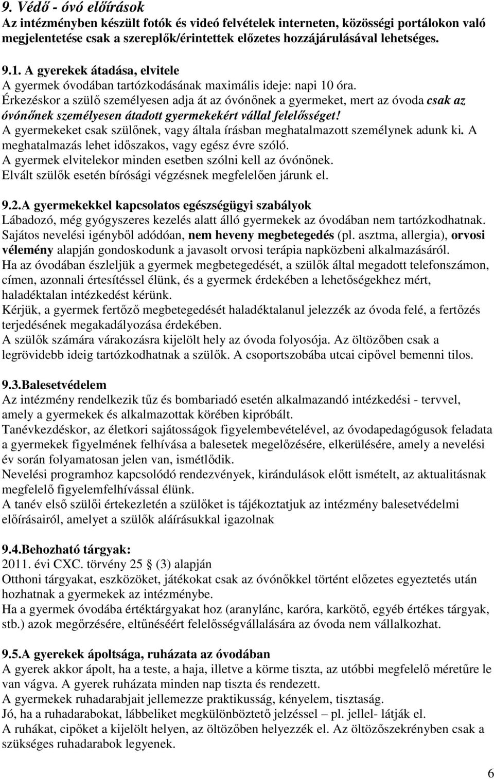 Érkezéskor a szülő személyesen adja át az óvónőnek a gyermeket, mert az óvoda csak az óvónőnek személyesen átadott gyermekekért vállal felelősséget!