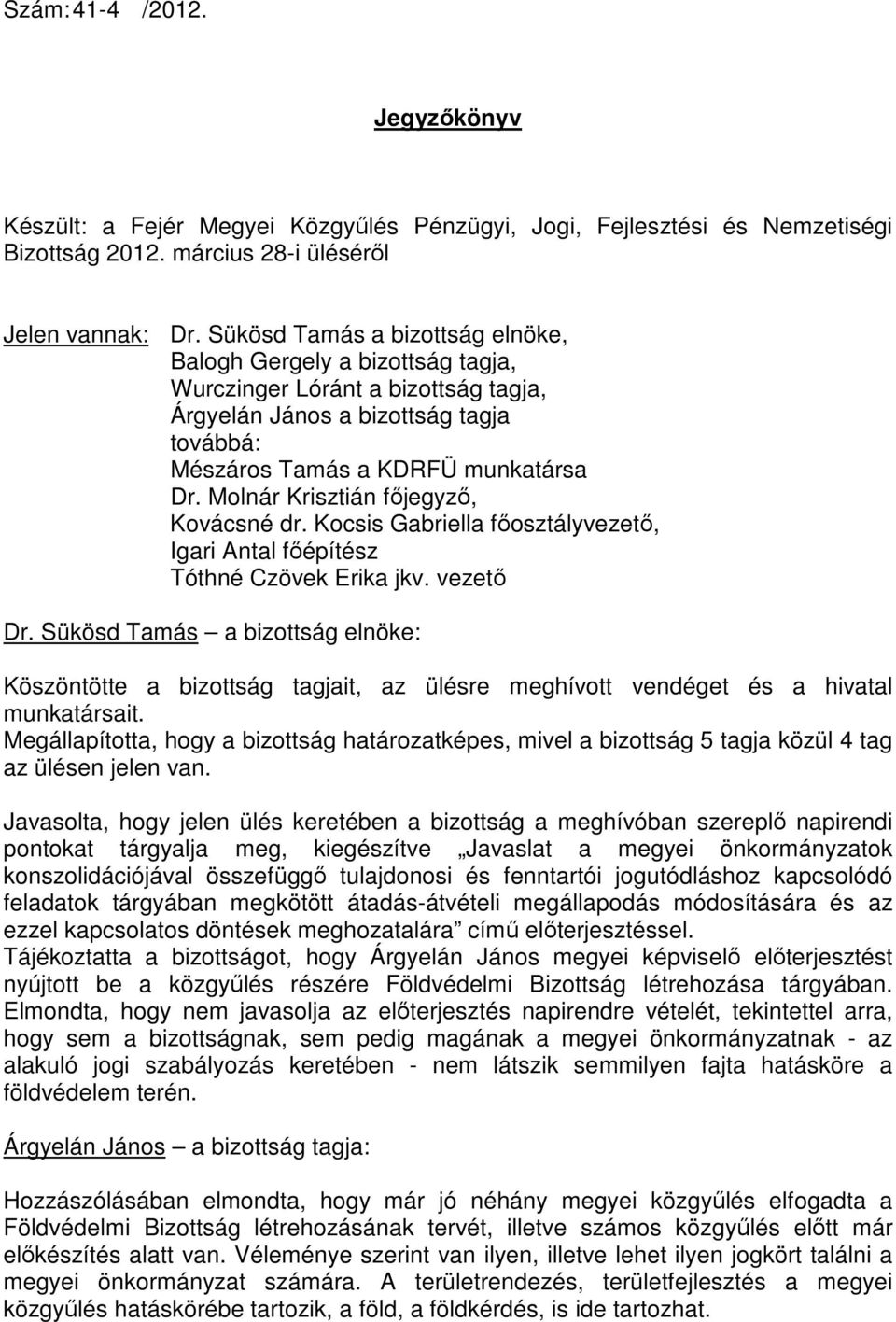 Molnár Krisztián fıjegyzı, Kovácsné dr. Kocsis Gabriella fıosztályvezetı, Igari Antal fıépítész Tóthné Czövek Erika jkv.