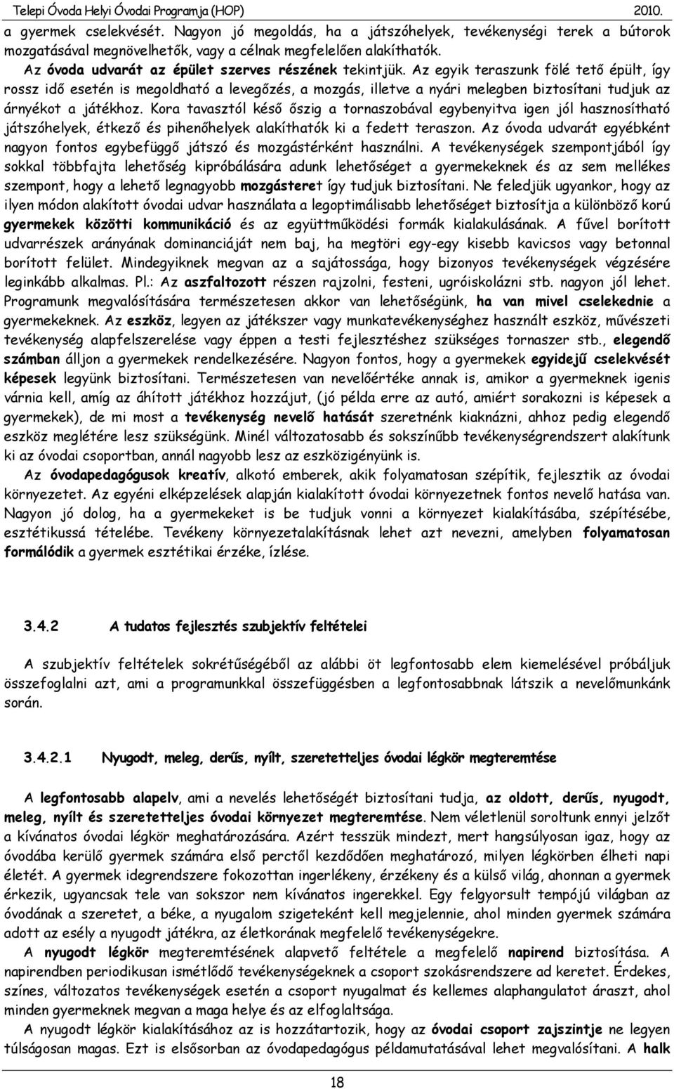 Az egyik teraszunk fölé tető épült, így rossz idő esetén is megoldható a levegőzés, a mozgás, illetve a nyári melegben biztosítani tudjuk az árnyékot a játékhoz.