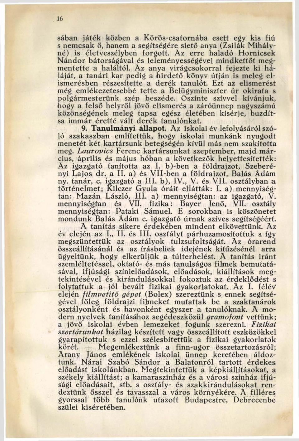 Az anya virágcsokorral fejezte ki háláját, a tan ári kar pedig a h irdető könyv útján is meleg elismerésben részesítette a derék tanulót.