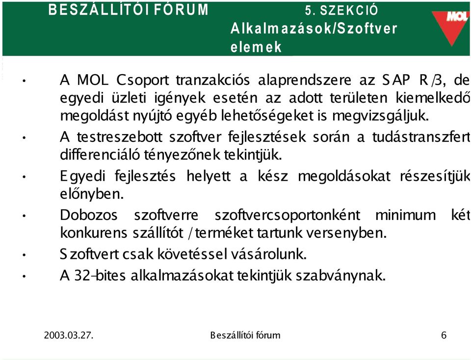 A testreszebott szoftver fejlesztések során a tudástranszfert differenciáló tényezőnek tekintjük.