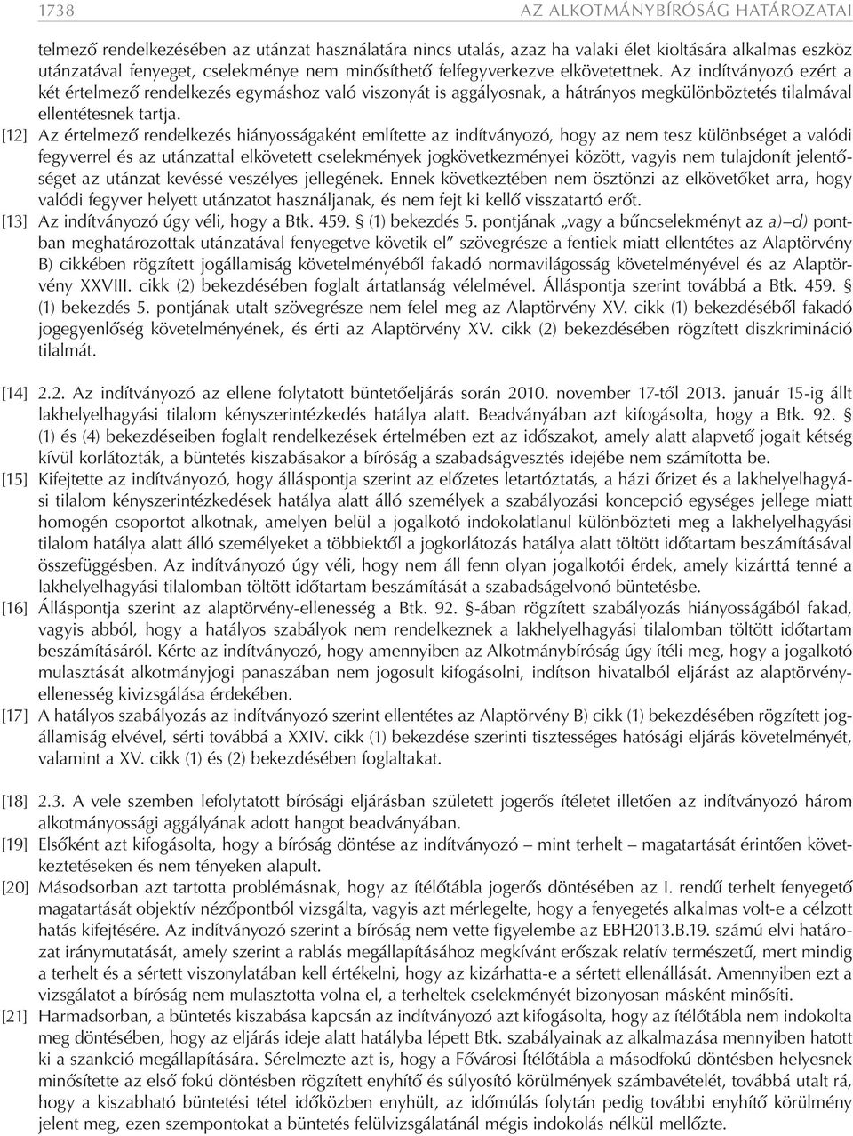 [12] Az értelmező rendelkezés hiányosságaként említette az indítványozó, hogy az nem tesz különbséget a valódi fegyverrel és az utánzattal elkövetett cselekmények jogkövetkezményei között, vagyis nem