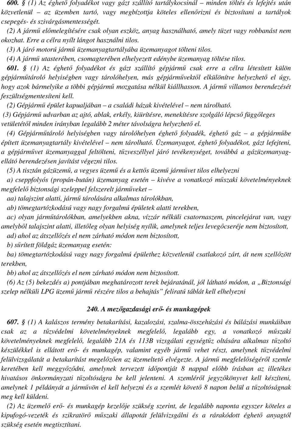 (3) A járó motorú jármű üzemanyagtartályába üzemanyagot tölteni tilos. (4) A jármű utasterében, csomagterében elhelyezett edénybe üzemanyag töltése tilos. 601.