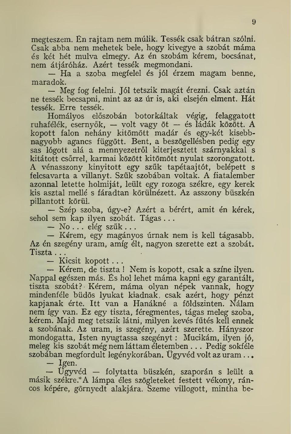 Hát tessék. Erre tessék. Homályos elszobán botorkáltak végig, felaggatott ruhafélék, esernyk, volt vagy öt és ládák között.