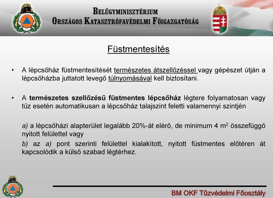 A természetes szellőzésű füstmentes lépcsőház légtere folyamatosan vagy tűz esetén automatikusan a lépcsőház talajszint feletti