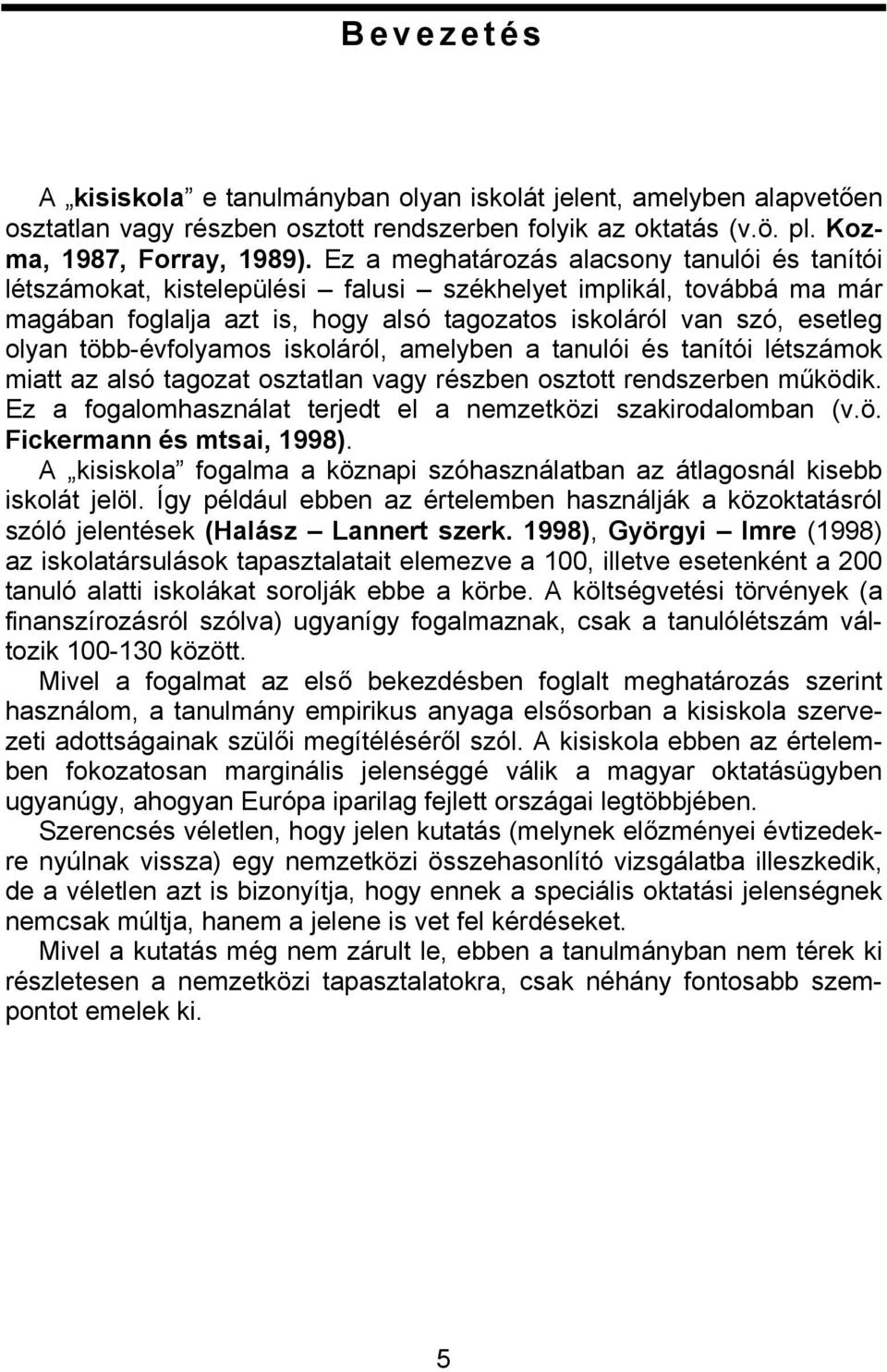 több-évfolyamos iskoláról, amelyben a tanulói és tanítói létszámok miatt az alsó tagozat osztatlan vagy részben osztott rendszerben működik.