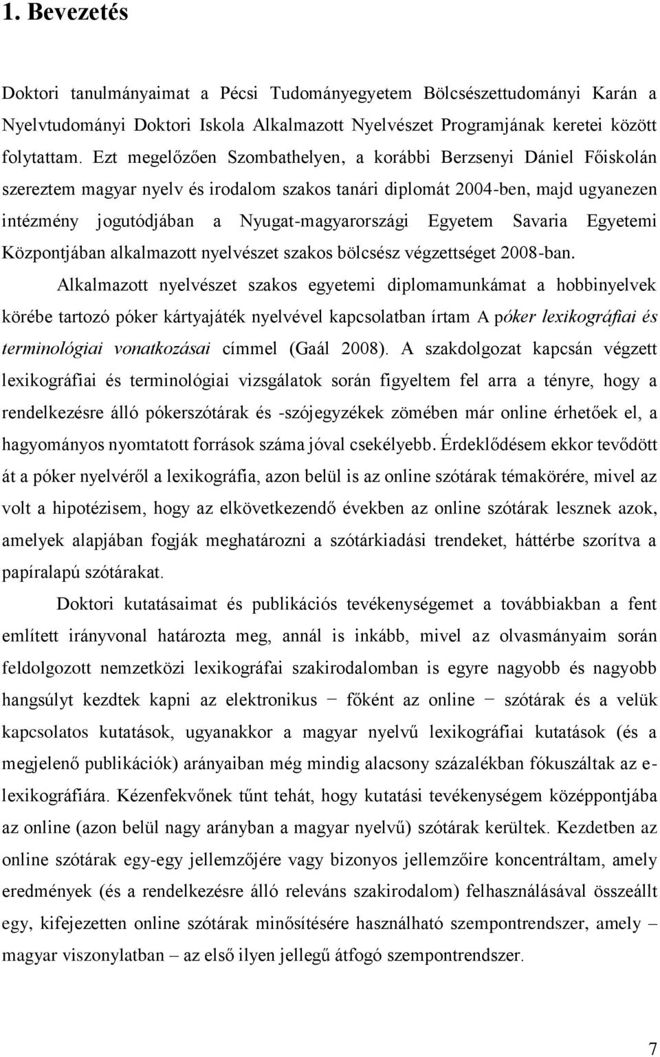 Egyetem Savaria Egyetemi Központjában alkalmazott nyelvészet szakos bölcsész végzettséget 2008-ban.