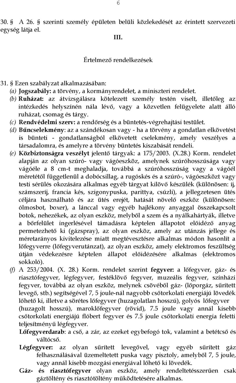 (b) Ruházat: az átvizsgálásra kötelezett személy testén viselt, illetőleg az intézkedés helyszínén nála lévő, vagy a közvetlen felügyelete alatt álló ruházat, csomag és tárgy.