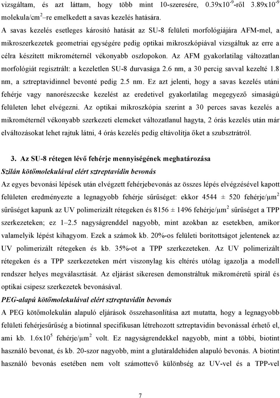 mikrométernél vékonyabb oszlopokon. Az AFM gyakorlatilag változatlan morfológiát regisztrált: a kezeletlen SU-8 durvasága 2.6 nm, a 30 percig savval kezelté 1.8 nm, a sztreptavidinnel bevonté pedig 2.