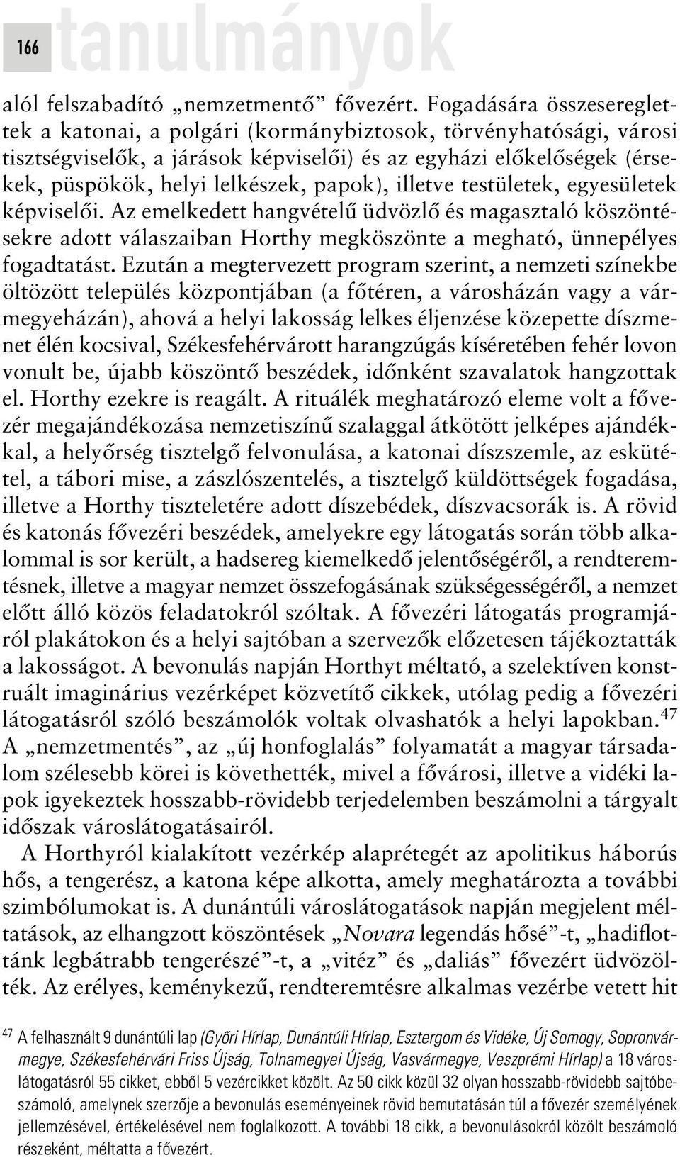 papok), illetve testületek, egyesületek képviselôi. Az emelkedett hangvételû üdvözlô és magasztaló köszöntésekre adott válaszaiban Horthy megköszönte a megható, ünnepélyes fogadtatást.