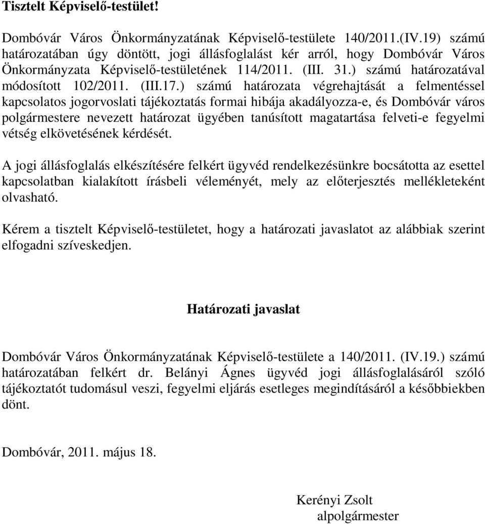 ) számú határozata végrehajtását a felmentéssel kapcsolatos jogorvoslati tájékoztatás formai hibája akadályozza-e, és Dombóvár város polgármestere nevezett határozat ügyében tanúsított magatartása