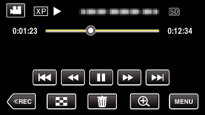 Szerkesztés Állóképek rögzítése a videóból a lejátszás során 5 Érintse meg a A gombot Készíthet pillanatfelvételeket a rögzített videók kedvelt jeleneiről is 1 Nyissa ki az LCD monitort 0 A