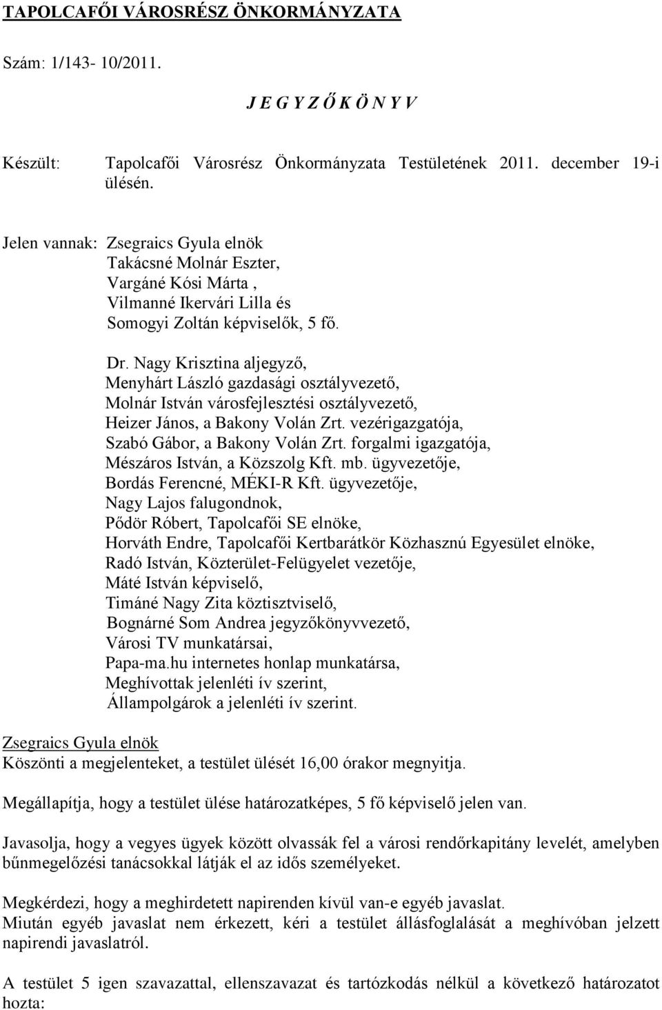 Nagy Krisztina aljegyző, Menyhárt László gazdasági osztályvezető, Molnár István városfejlesztési osztályvezető, Heizer János, a Bakony Volán Zrt. vezérigazgatója, Szabó Gábor, a Bakony Volán Zrt.
