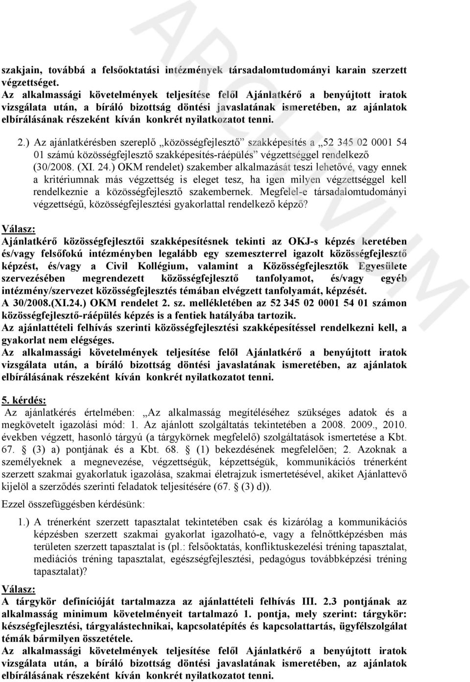 ) OKM rendelet) szakember alkalmazását teszi lehetővé, vagy ennek a kritériumnak más végzettség is eleget tesz, ha igen milyen végzettséggel kell rendelkeznie a közösségfejlesztő szakembernek.