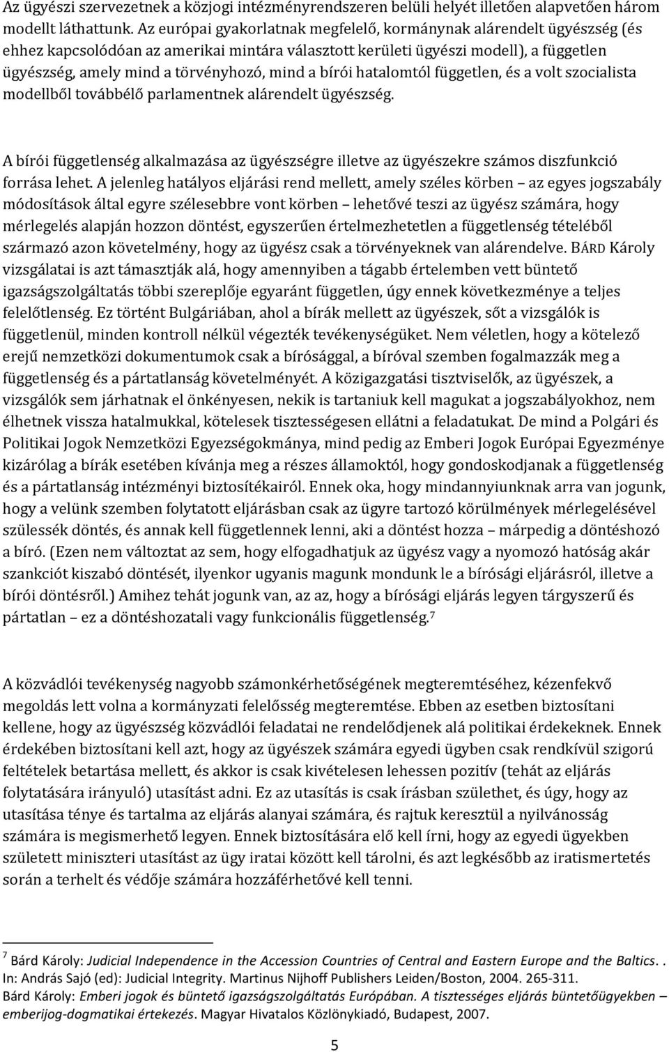 mind a bírói hatalomtól független, és a volt szocialista modellből továbbélő parlamentnek alárendelt ügyészség.