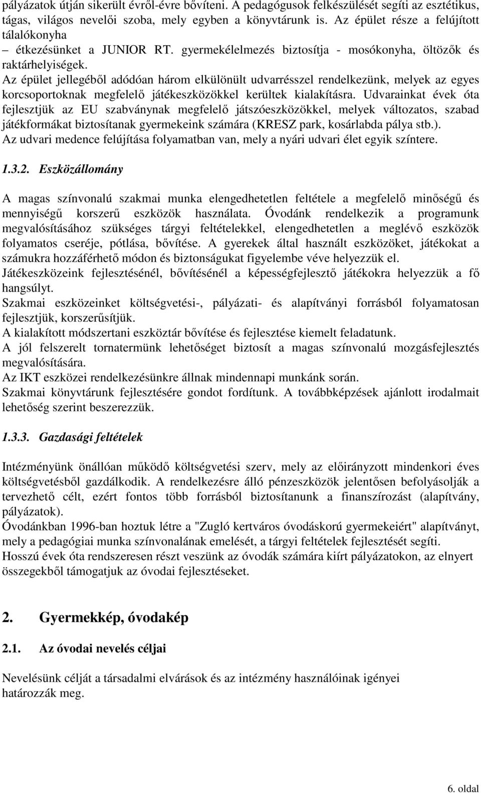 Az épület jellegéből adódóan három elkülönült udvarrésszel rendelkezünk, melyek az egyes korcsoportoknak megfelelő játékeszközökkel kerültek kialakításra.