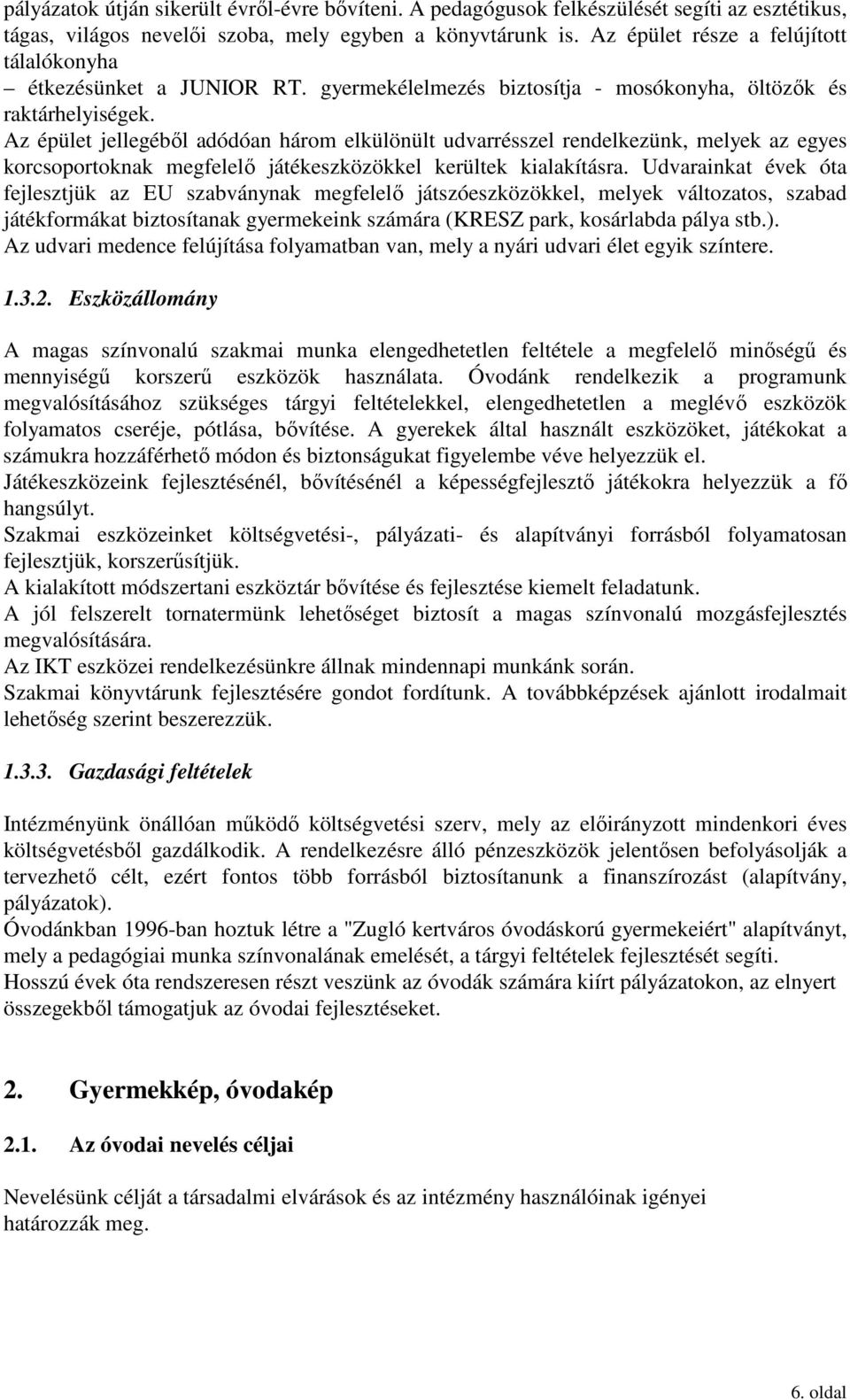 Az épület jellegéből adódóan három elkülönült udvarrésszel rendelkezünk, melyek az egyes korcsoportoknak megfelelő játékeszközökkel kerültek kialakításra.