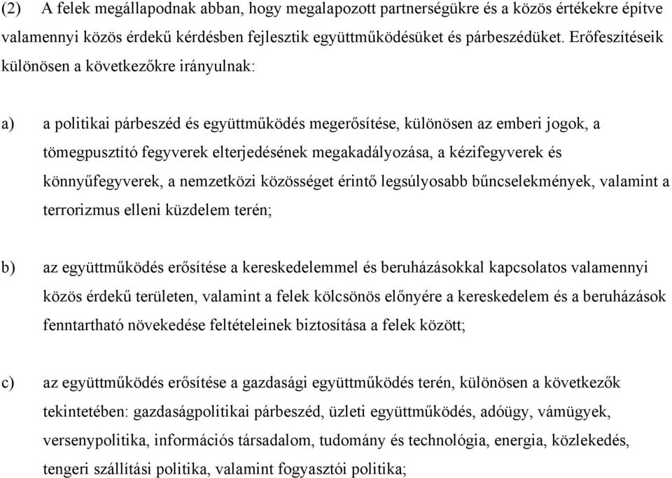 kézifegyverek és könnyűfegyverek, a nemzetközi közösséget érintő legsúlyosabb bűncselekmények, valamint a terrorizmus elleni küzdelem terén; b) az együttműködés erősítése a kereskedelemmel és