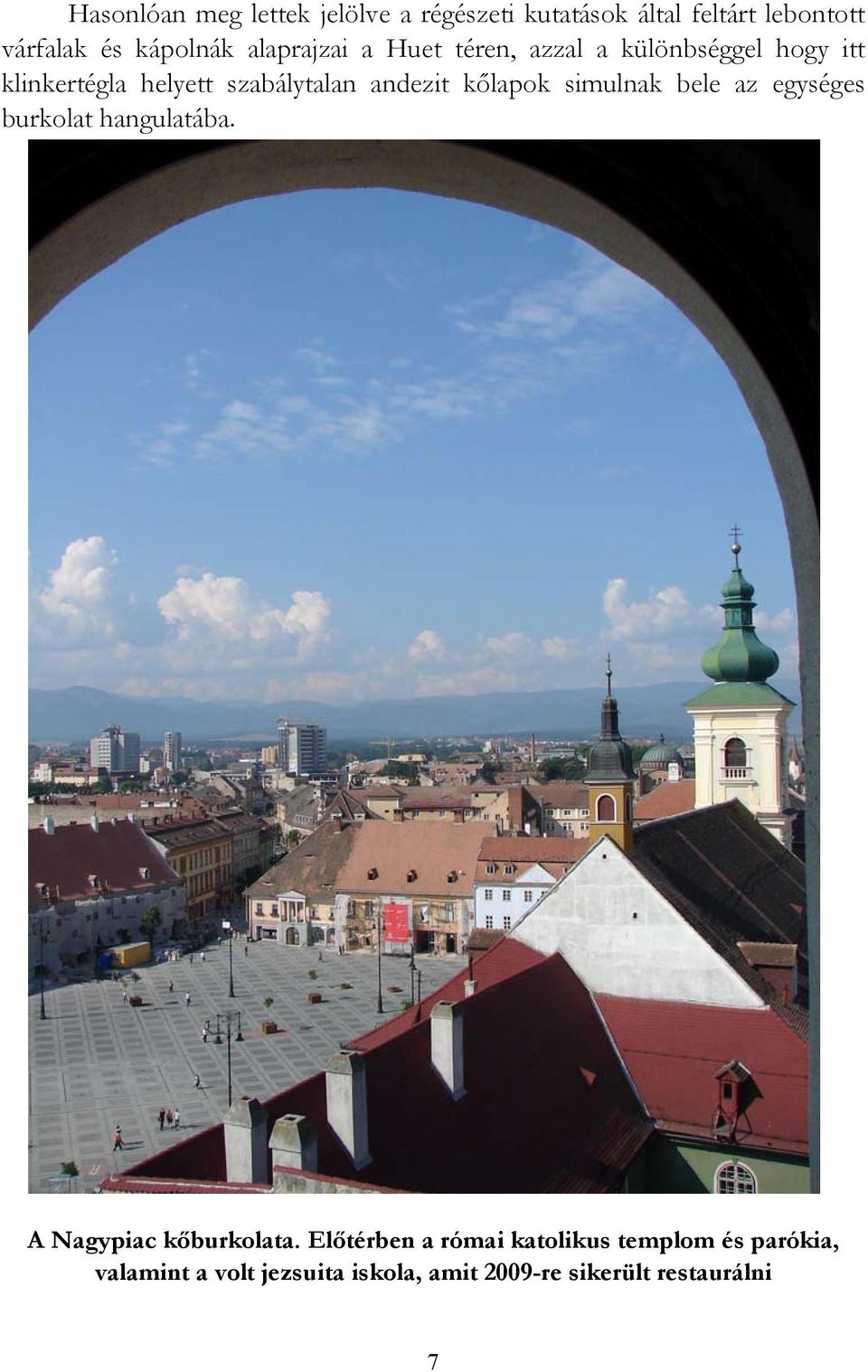 kőlapok simulnak bele az egységes burkolat hangulatába. A Nagypiac kőburkolata.