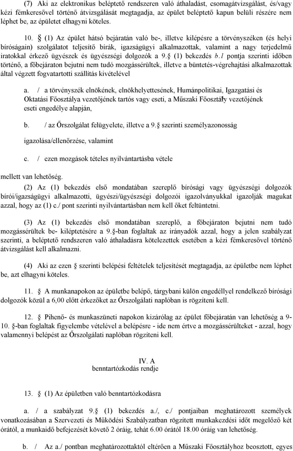 (1) Az épület hátsó bejáratán való be-, illetve kilépésre a törvényszéken (és helyi bíróságain) szolgálatot teljesítő bírák, igazságügyi alkalmazottak, valamint a nagy terjedelmű iratokkal érkező