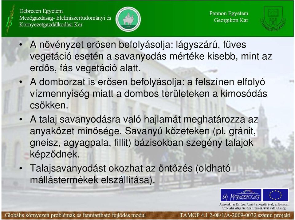 A domborzat is erısen befolyásolja: a felszínen elfolyó vízmennyiség miatt a dombos területeken a kimosódás csökken.