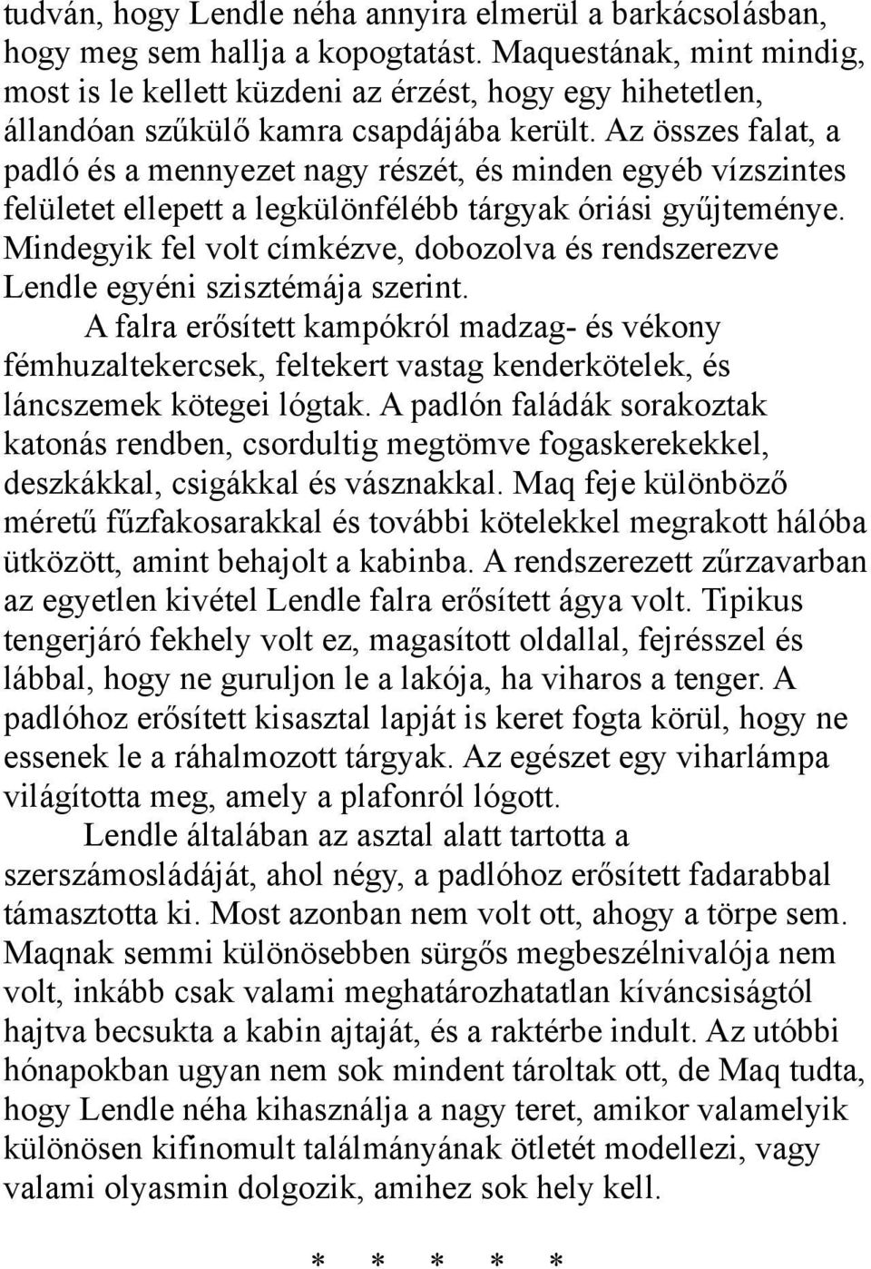 Az összes falat, a padló és a mennyezet nagy részét, és minden egyéb vízszintes felületet ellepett a legkülönfélébb tárgyak óriási gyűjteménye.