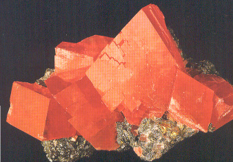 Izostruktúra ( kristályszerkezeti hasonlóság ): hasonlóság, vagy egyezés két vagy több ásvány szerkezetében.