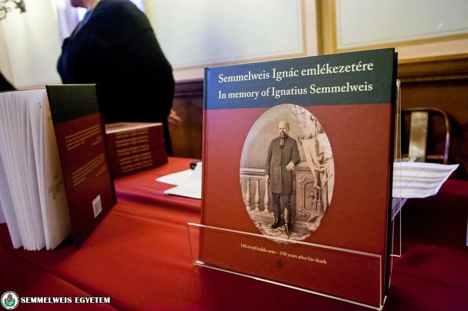 A könyvbemutató és a képzőművészeti kiállítás további fotói