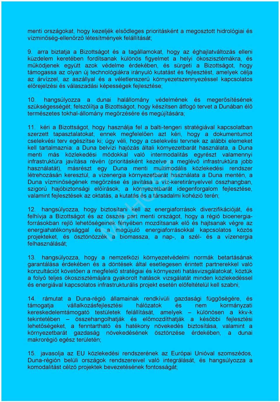 és sürgeti a Bizottságot, hogy támogassa az olyan új technológiákra irányuló kutatást és fejlesztést, amelyek célja az árvízzel, az aszállyal és a véletlenszerű környezetszennyezéssel kapcsolatos