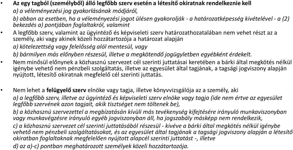 a személy, aki vagy akinek közeli hozzátartozója a határozat alapján a) kötelezettség vagy felelősség alól mentesül, vagy b) bármilyen más előnyben részesül, illetve a megkötendő jogügyletben