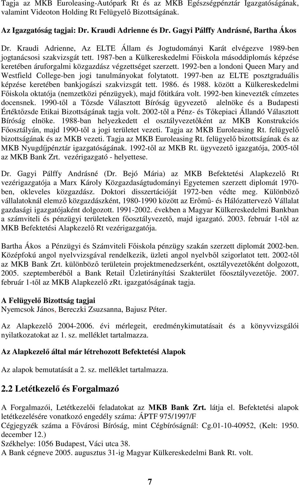 1987-ben a Külkereskedelmi Fıiskola másoddiplomás képzése keretében áruforgalmi közgazdász végzettséget szerzett. 1992-ben a londoni Queen Mary and Westfield College-ben jogi tanulmányokat folytatott.