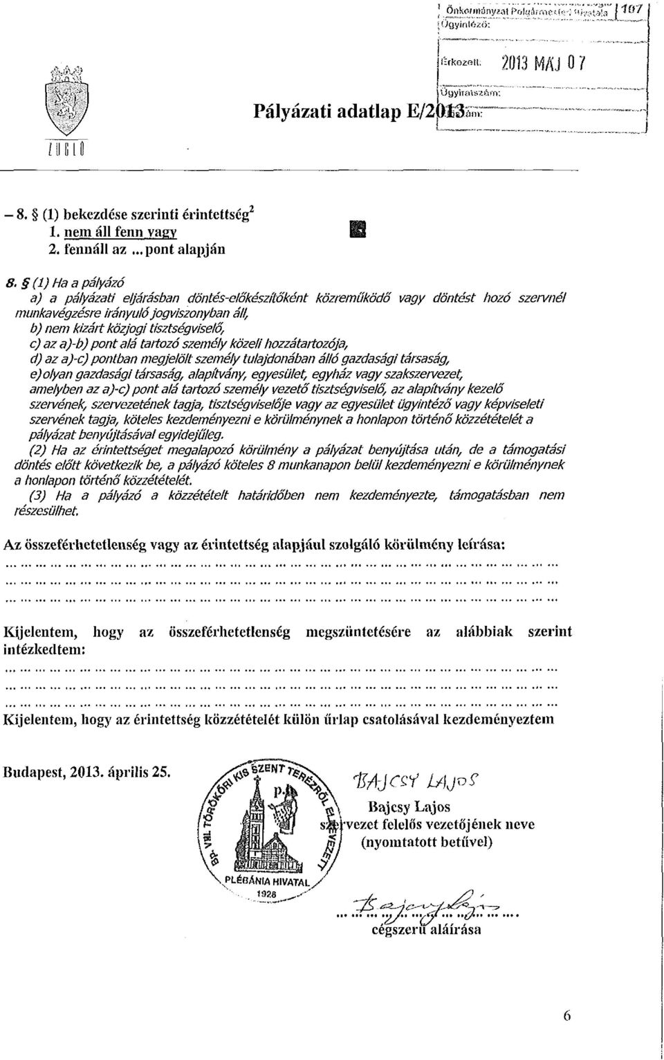 (1) Ha a pályázó a) a pályázati eljárásban döntés-előkészítőként közreműködő vagy döntést hozó szervnél munkavégzésre Irányuló jogviszonyban áll, b) nem kizárt közjogi tisztségviselő, c) az aj-bj