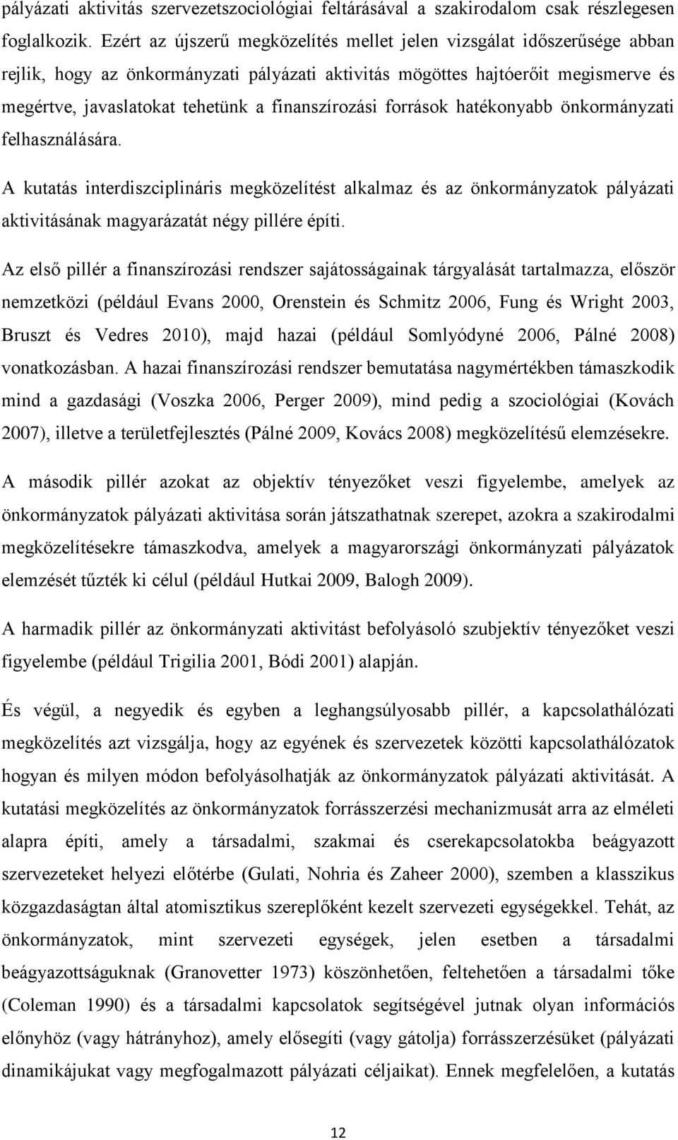 finanszírozási források hatékonyabb önkormányzati felhasználására. A kutatás interdiszciplináris megközelítést alkalmaz és az önkormányzatok pályázati aktivitásának magyarázatát négy pillére építi.