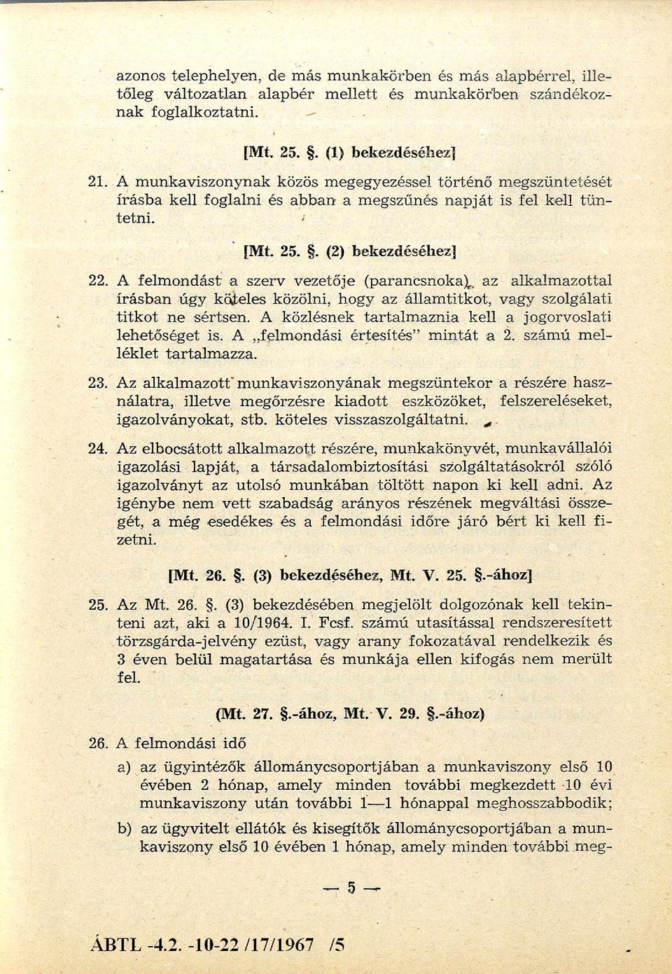 A felm ondást a szerv vezetője (parancsnoka^, az alkalm azottal írásban úgy köteles közölni, hogy az állam titkot, vagy szolgálati titk o t ne sértsen.