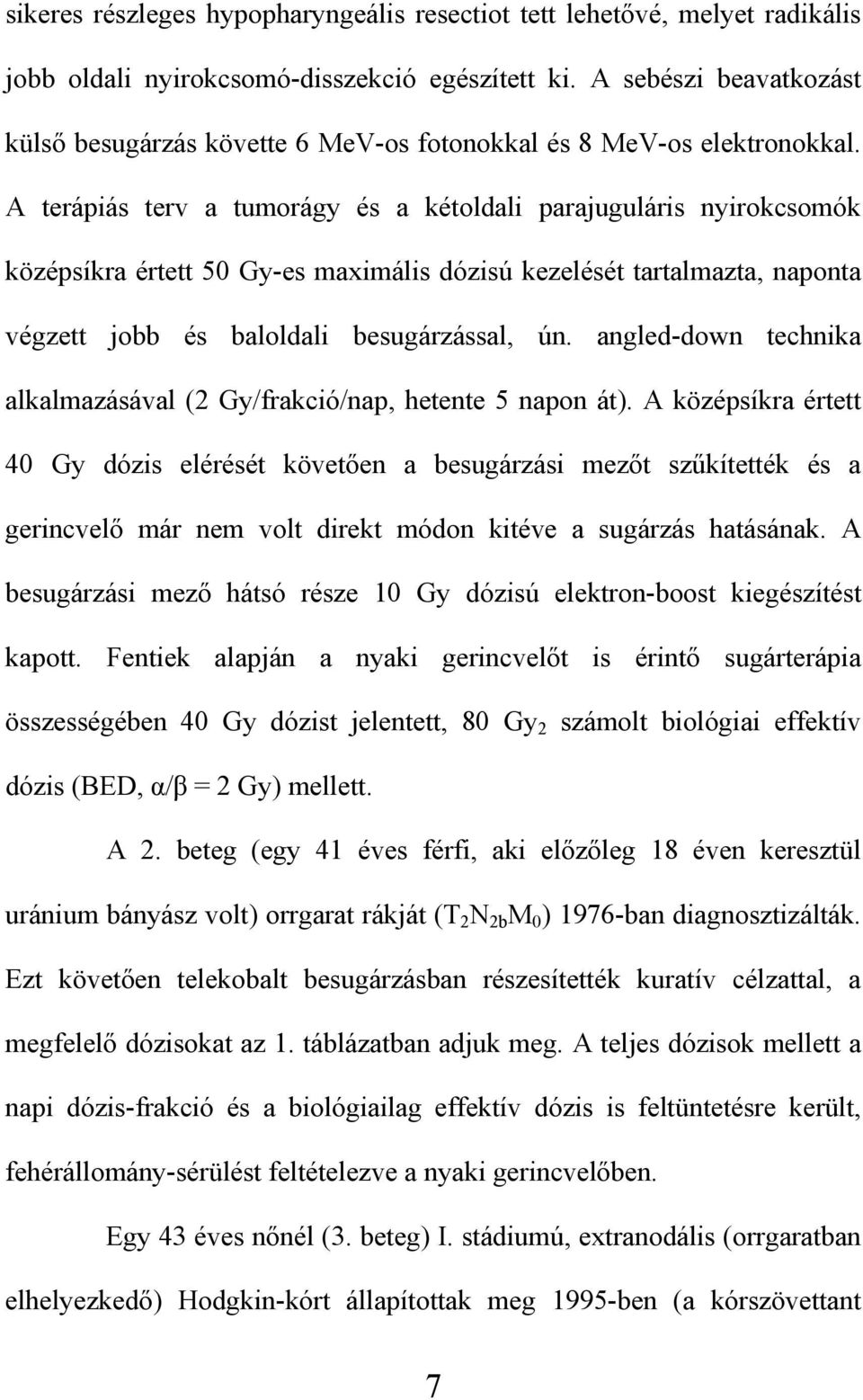 A terápiás terv a tumorágy és a kétoldali parajuguláris nyirokcsomók középsíkra értett 50 Gy-es maximális dózisú kezelését tartalmazta, naponta végzett jobb és baloldali besugárzással, ún.