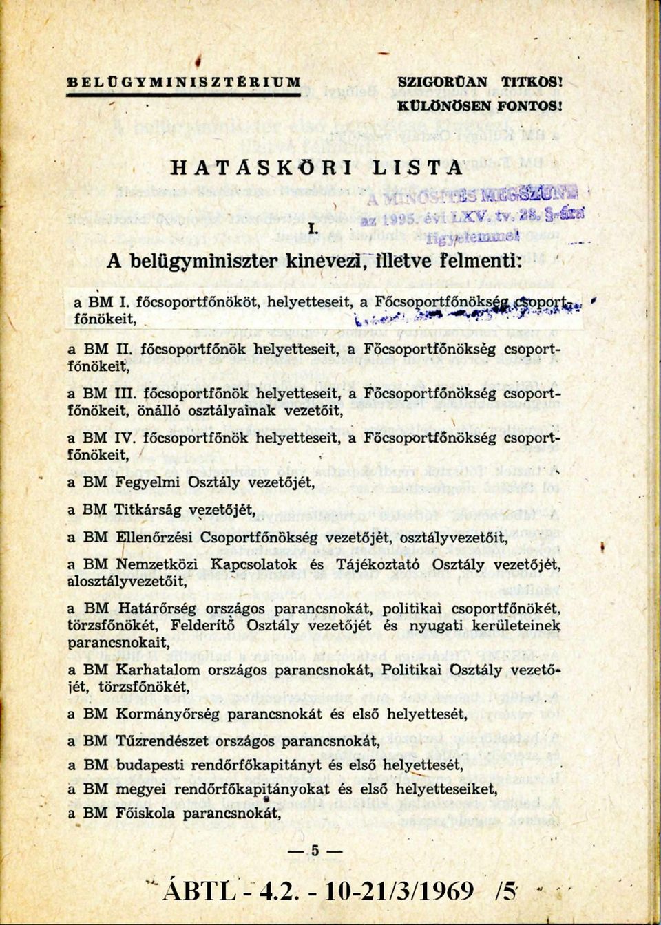 főcsoportfőnök helyetteseit, a Főcsoportfőnökség csoportfőnökeit, önálló osztályainak vezetőit, a BM IV.