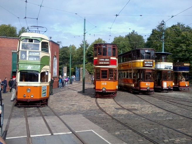 Új, lassú, vontatott, vitatott közösségi beruházások Tram Tramlink Croydon tervezés: 1990 átadás: 2000 Metrolink