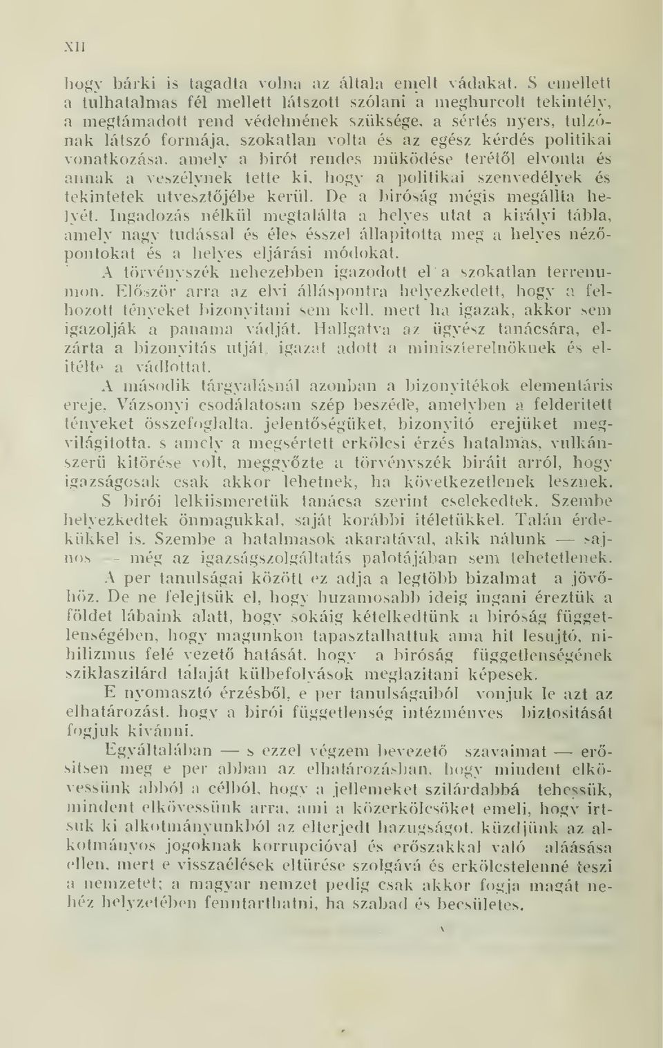 tekintetek útvesztjébe kerül. De a biróság mégis megállta helyét.