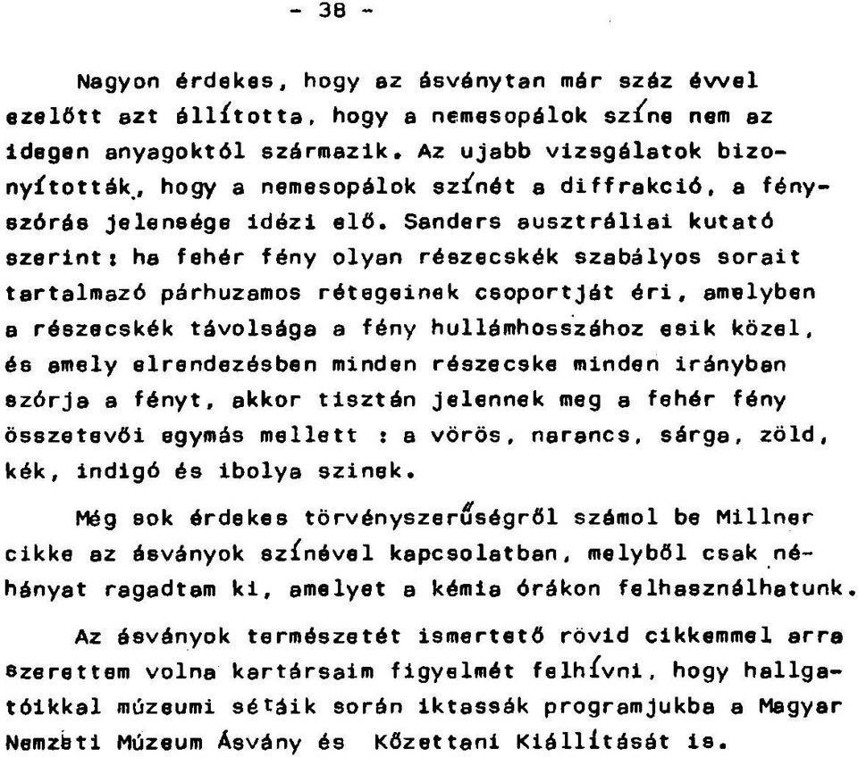 Ssnders ausztráliai kutató szerinti ha fehér fény olyan részecskék szabályos sorait tartalmazó párhuzamos rétegeinek csoportját éri, amelyben a részecskék távolsága a fény hullámhosszához esik közel,